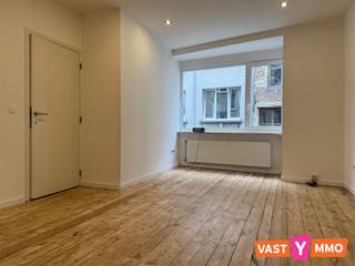 Dit gezellig appartement (75m²) bevindt zich in het midden van het bruisende centrum van Antwerpen - een absolute toplocatie! Indeling:Inkomhal met...