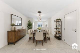 [[ DIT PAND NEEMT DEEL AAN DE ERA OPEN HUIZEN DAG OP 14/3 VAN 13:00 TOT 14:00 ]]
<p><strong>TE KOOP: Instapklaar appartement op eerste verdieping in centrum Poperinge met 2 slaapkamers en 2 ruime terrassen</strong></p>

<p>Op slechts <strong>500 meter van de Grote Markt</strong> bevindt zich dit<strong> appartement in hartje Poperinge</strong> met <strong>2 slaapkamers</strong> en <strong>twee ruime terrassen</strong>. Het appartement ligt op de <strong>1e verdieping</strong> van de kleinschalige residentie <em>Cézanne</em> (slechts 3 appartementen) en geniet van veel lichtinval en rust.</p>

<p>De residentie is volledig asbestvrij (BJ 2008) en het appartement beschikt over een <strong>EPC A-label</strong>, <strong>conforme elektriciteit</strong>, <strong>hoogrendementsbeglazing</strong> en <strong>centrale verwarming op aardgas (condensatieketel)</strong>.</p>

<p>Een echte meerwaarde zijn de terrassen: een <strong>ochtendterras vooraan</strong> (ca. 6 m²) en een <strong>groot zonneterras achteraan</strong> (ca. 21 m²) voor namiddag- en avondzon.</p>

<p>Er is bovendien mogelijkheid tot aankoop van een <strong>bovengrondse privatieve garage</strong> en <strong>zolderberging </strong>(prijs op aanvraag). De garage (met automatische poort) is bereikbaar via een doorgang met eveneens automatische poort.</p>

<p><strong>Indeling:</strong><br />Woonkamer met open keuken – berging – 2 slaapkamers – apart toilet – wasplaats/berging/ tweede en rolstoeltoegankelijk toilet – badkamer met douche en ligbad – terras vooraan – groot terras achteraan.</p>

<p><strong>Troeven:</strong><br />✔ Centrum Poperinge<br />✔ 2 slaapkamers en 2 terrassen<br />✔ Instapklaar en uitstekend onderhouden<br />✔ Energiezuinig (EPC A) en conforme elektriciteit<br />✔ Garage en zolderberging mogelijk bij aan te kopen</p>