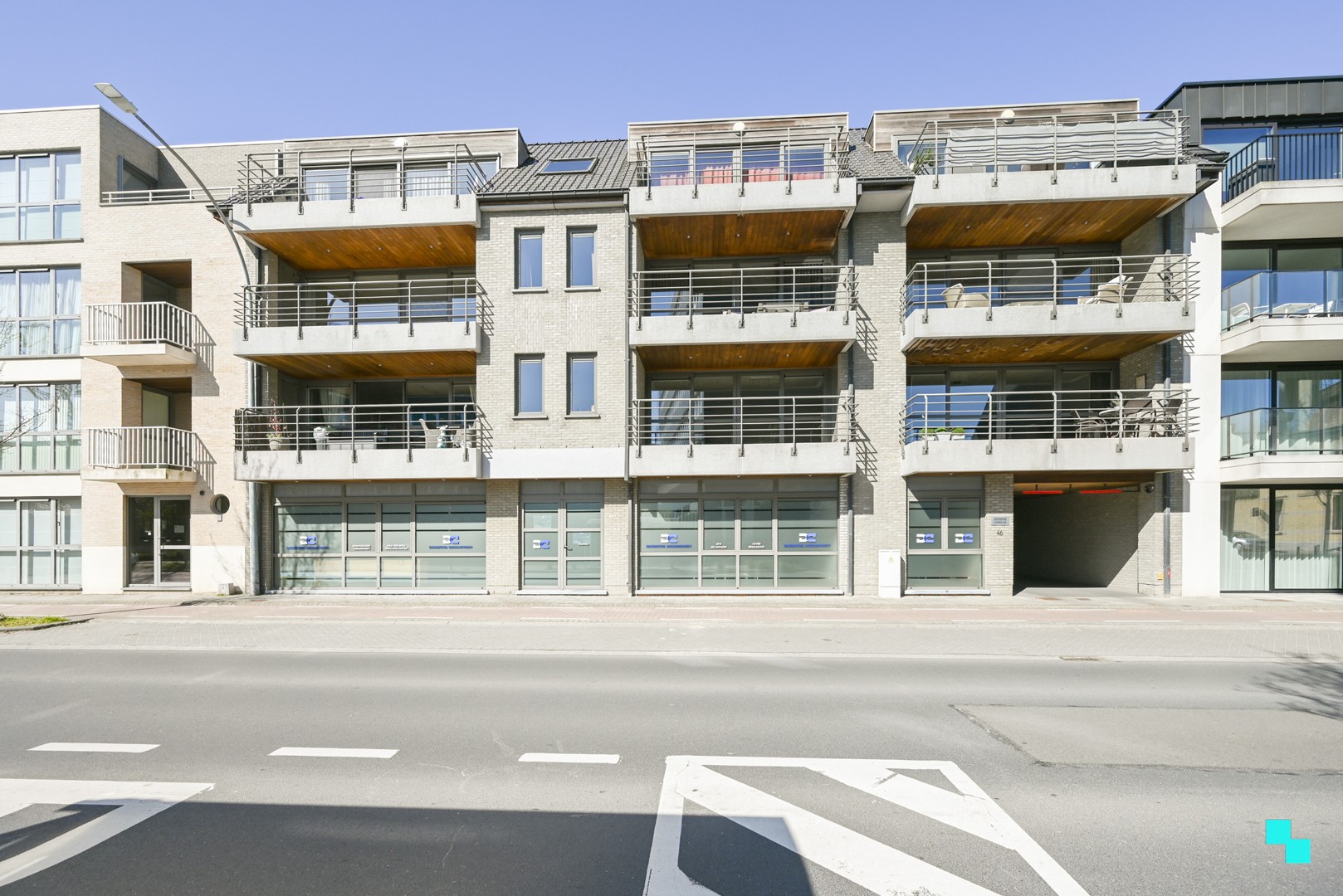 Uiterst commercieel en vlot bereikbaar handelspand (340 m²) te Izegem - foto 3