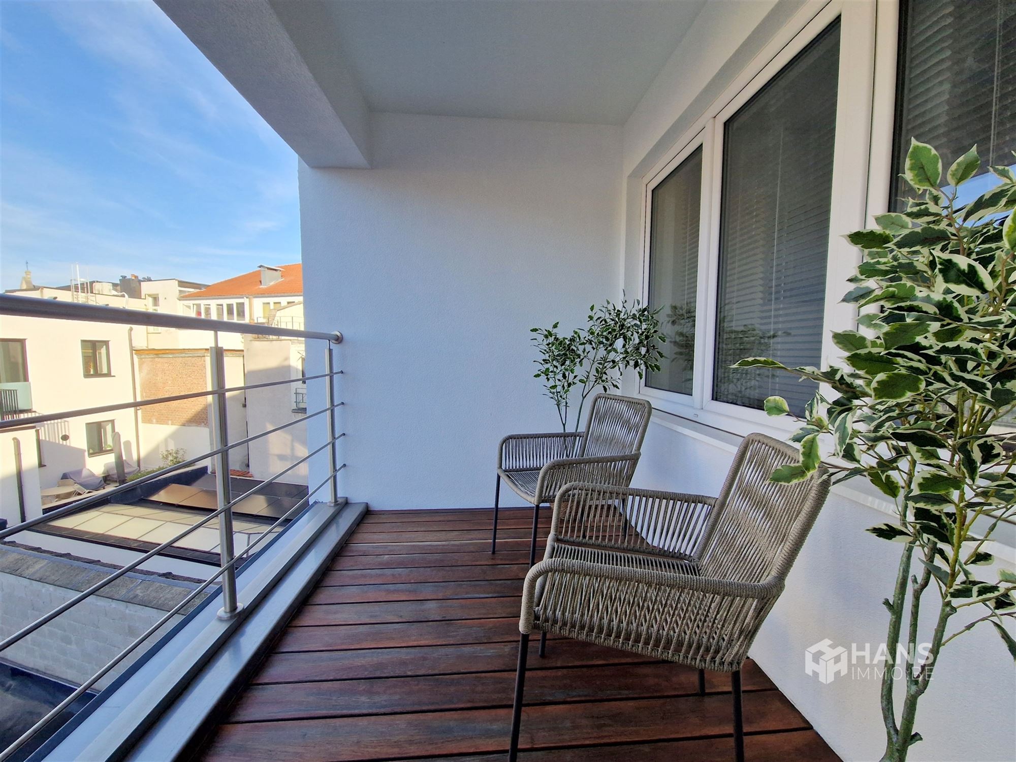 Centraal gelegen gemeubeld appartement ( 86 m²) met 2 slaapkamers, terras (5 m²) en autostaanplaats in Antwerpen (2000). - foto 4