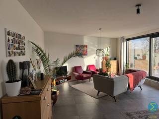 Mooi, ruim en rustig gelegen 2-slaapkamer appartement met zeer ruim zonnig terras en carport te Turnhout.Indeling: inkomhal, afzonderlijk toilet,...