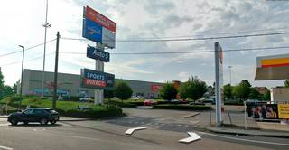 Bien commercial à louer à Jemappes - Surfaçe brute 1776 m2 .Centre commercial situé le long de l'axe commercial Jemappes - Quaregnon -...