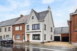 Fully renovated 3 bedroom house on approach road to HulsteProperty features 3 spacious bedrooms,