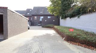 Deze garage is gelegen in het centrum van Beveren (Roeselare), bij residentie Aloïs, en is toegankelijk via de Katteweg.De garage is voorzien van...
