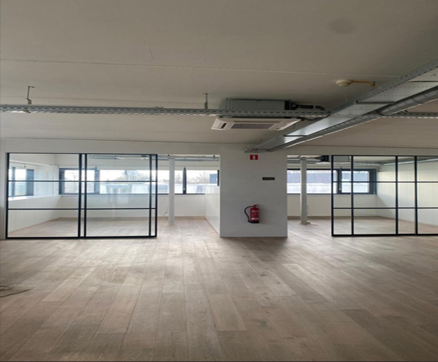 Kantoren 190m² te huur rechts 2de verdiep - foto 2