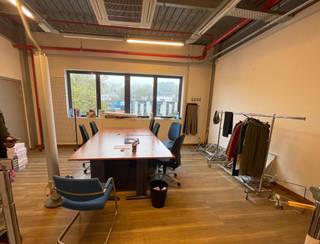 Located in a dynamic industrial zone in Wauthier-Braine, this property offers: <br />A 1240 m² warehouse, perfectly suited for storage, logistics or industrial activities, equipped with extensive working and handling areas.<br />An office space of +/- 200 m².<br />Main features:<br />- Warehouse: high ceilings, sectional door access<br />- Easy parking: ample parking at the front of the building<br />- Optimum accessibility: Immediate proximity to major roads and the Brussels Ring Road.<br /><br />Contact us today for more information or to arrange a visit.