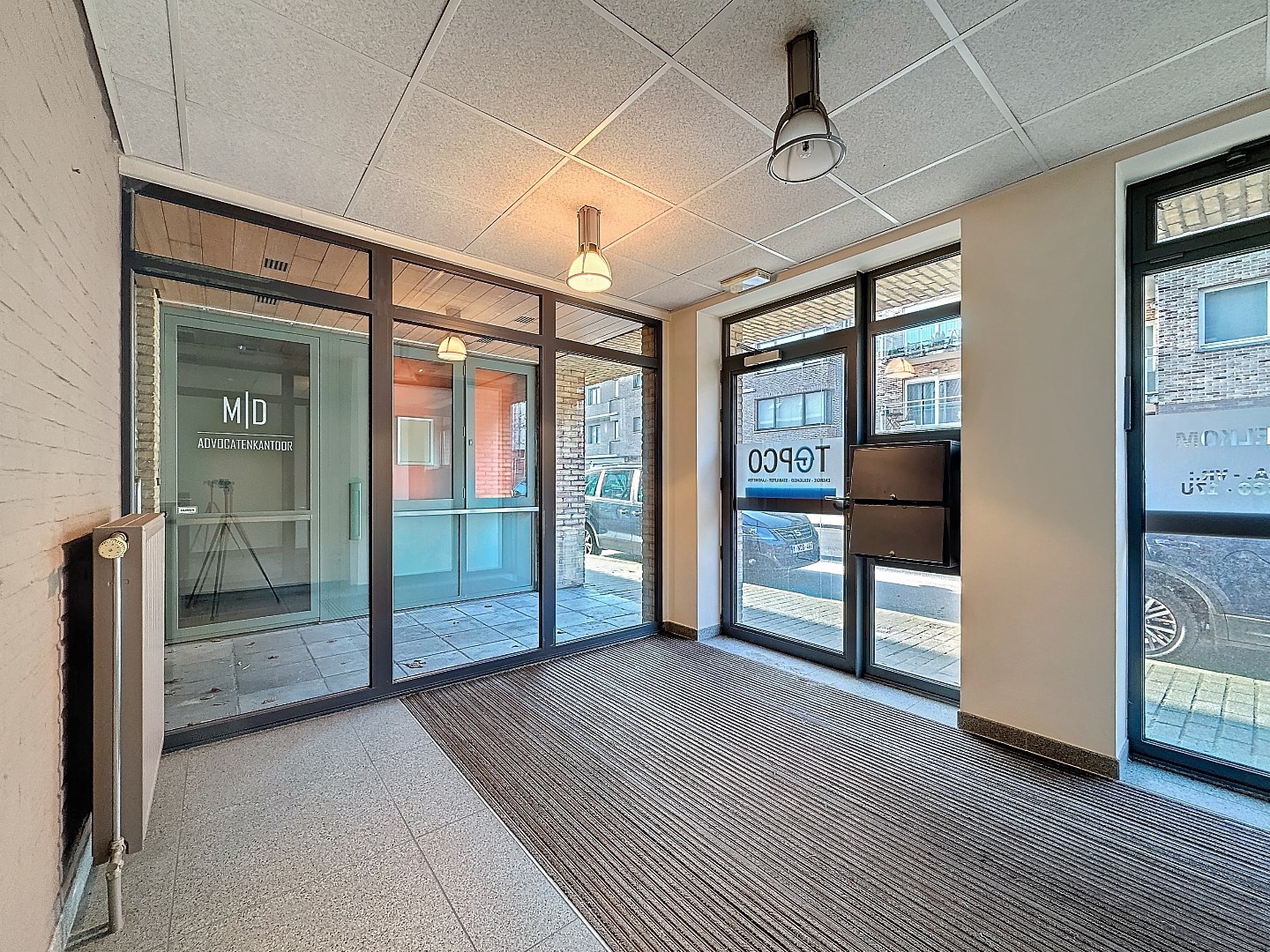 Commercieel gelegen kantoorruimte nabij E17 te centrum Olsene - foto 5