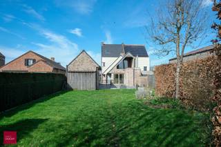 Inkomhal, bureel,  living met cassette, eetruimte, ingerichte keuken, 3 slaapkamers, dressing, badkamer met inloopdouche, zolder, kelder,...