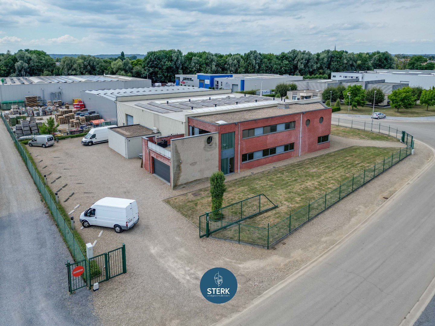 VEELZIJDIG INDUSTRIEPAND MET INSTAPKLAAR APPARTEMENT TE MAASMECHELEN ! - foto 4