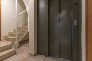 Immo Pické biedt U dit appartement aan gelegen op de derde verdieping (met lift) van een gebouw gelegen in het centrum van Halle. Door zijn ligging...