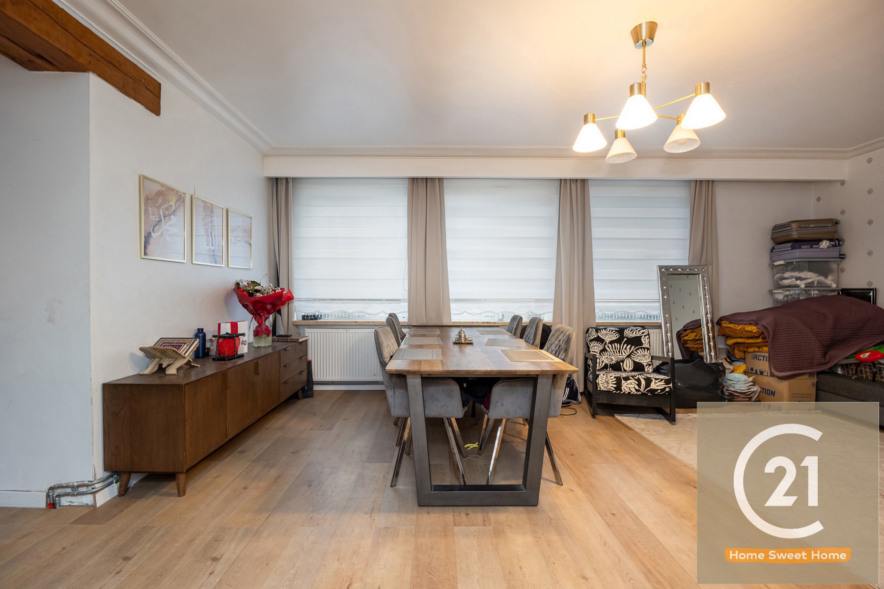 Ruim 4-slaapkamerappartement zonder kosten nabij station - foto 3