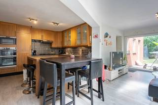 INSTAPKLAAR GELIJKVLOERS APPARTEMENT MET OPEN LEEFRUIMTE IN HARTJE STABROEKOp een centrale locatie in Stabroek vind je deze ruime woning met open...