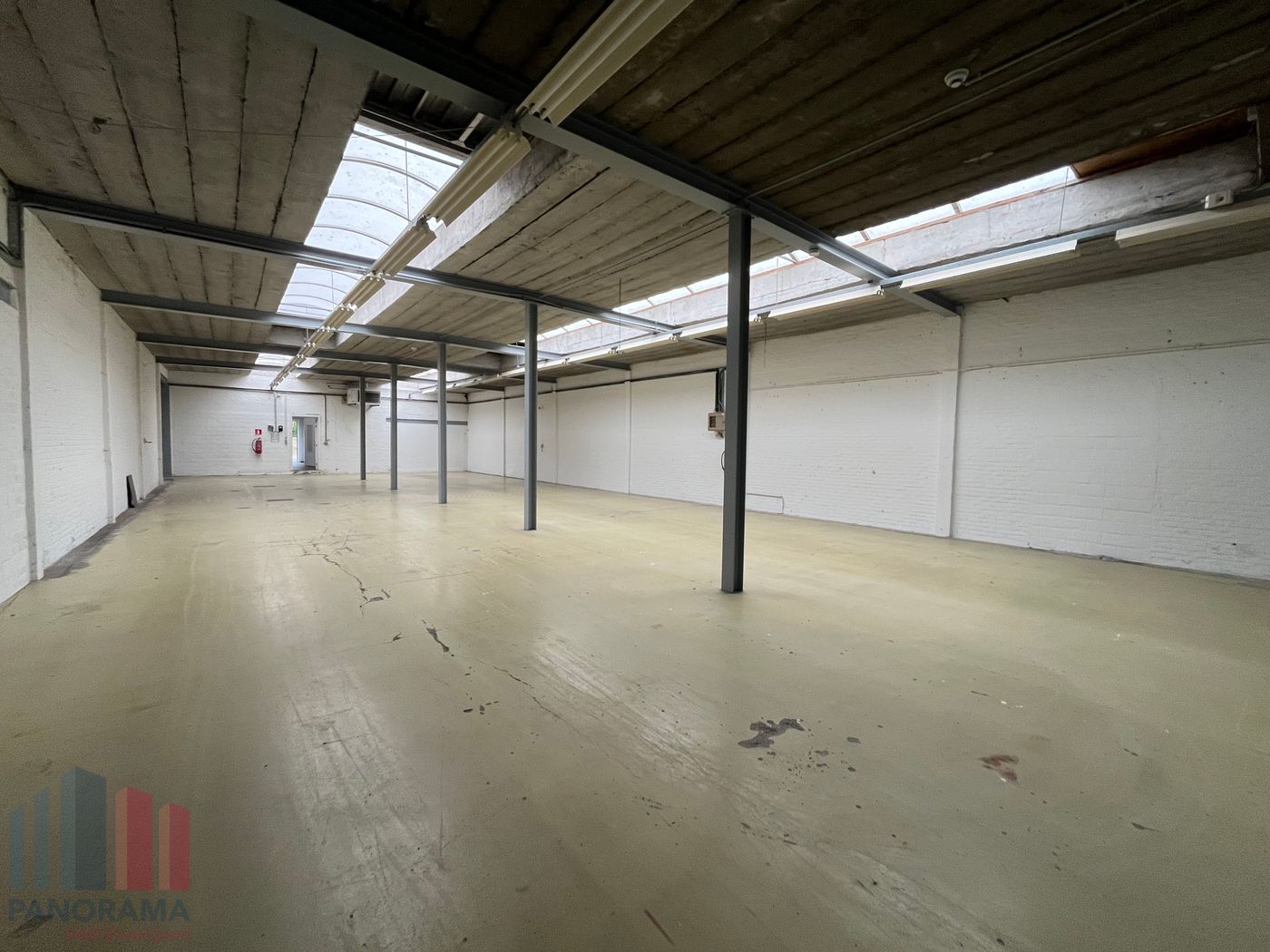 Magazijnruimte met kantoor op een gunstige ligging vlakbij de E17 - foto 3