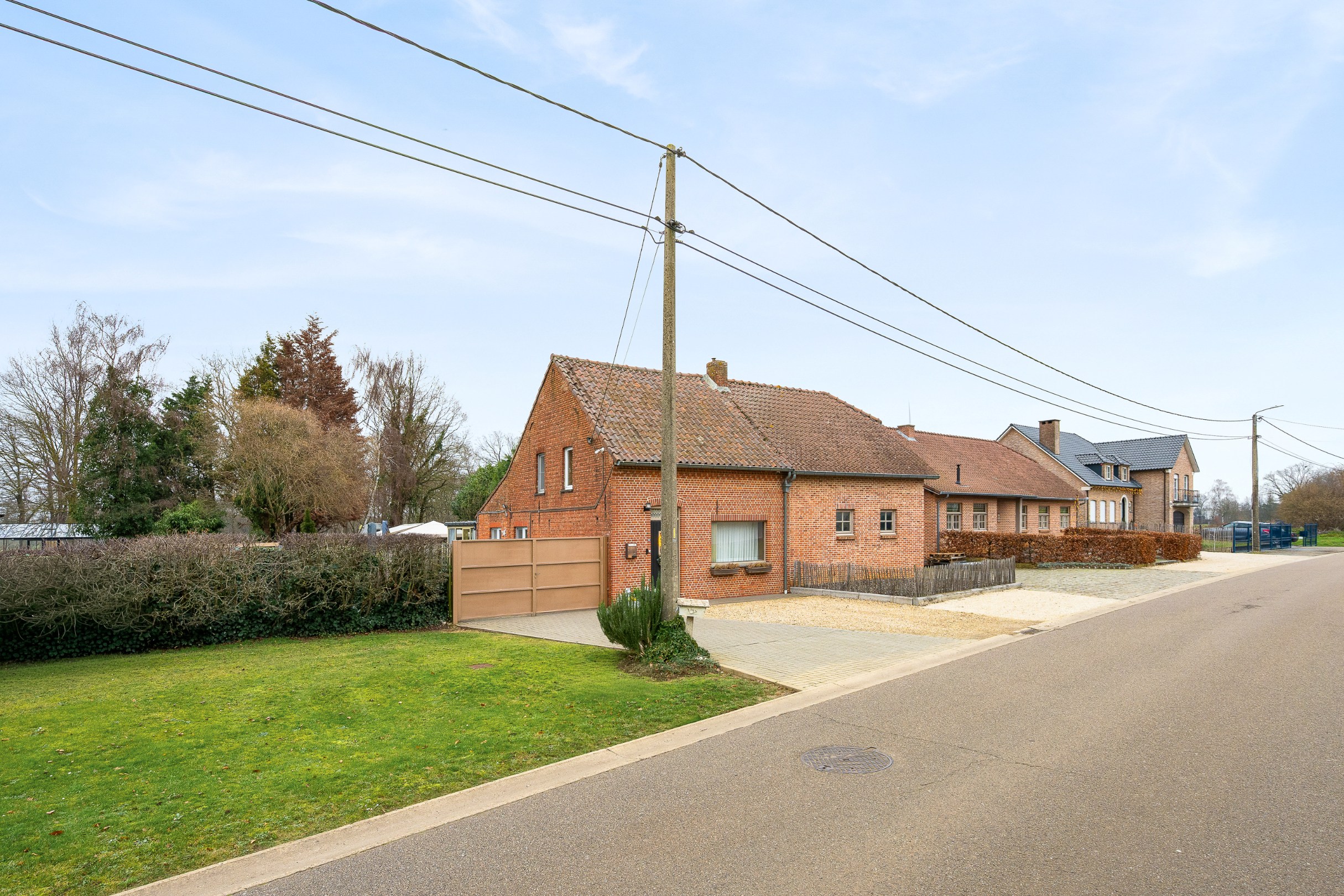 Halfopen bebouwing op ruim perceel van 1299m² in rustige buurt te Lummen. - foto 4