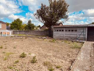 1 percelen bouwgrond te koop in de Vredestraat voor half open bebouwingLot 2: 3are68ca (breedte 12,00 meter, diepte 31,55m)Rustig gelegen in een...