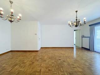 Are you looking for a spacious 2 bedroom apartment in Zwevegem? Then this one is definitely for you. The apartment also has a spacious and bright living space.<br /><br />LAYOUT:<br />- spacious bright living space<br />- charming hall<br />- cozy kitchen<br />- nice terrace in the front<br />- 2 bedrooms<br />- bathroom<br />- guest toilet<br /><br />GENERAL:<br />- bright apartment<br />- charming<br />- parking space and storage included<br />- monthly syndic charges: €50<br /><br />Are you further interested? Surf to www.dewaele.com and thus request your visit.