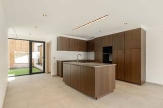 Dit ENERGIEZUINIG appartement (138 m²) is gelegen te Egem (Pittem) met name in de Brugsesteenweg 191 bus 1.2 op de EERSTE VERDIEPING. Dit gelegen...