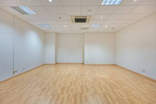 De mogelijkheid bestaat een deel van deze kantoorruimte te huren. Indeling / oppervlaktes van 30m² tot 600m² zijn mogelijk alsook...