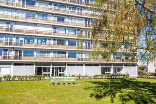 Welkom in Bornem, waar dit ruim appartement een mooie opportuniteit biedt voor wie op zoek is naar ruimte, licht en potentieel op een...