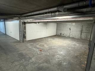 Garagebox te koop in het centrum van Waregem die gelegen is in de 'residentie Ter Beurse'. Toegankelijk via de Jozef Duthoystraat en die beveiligd...