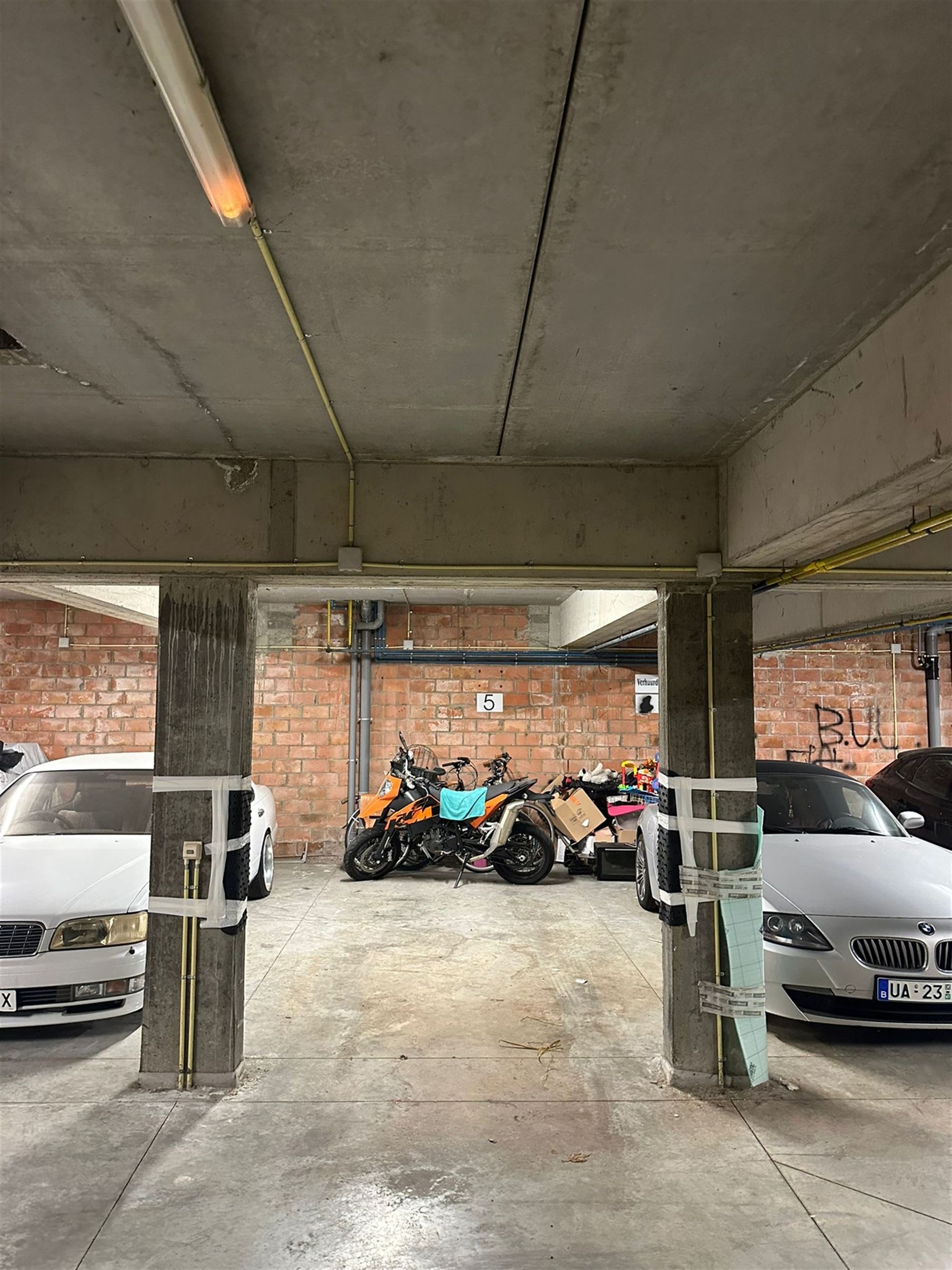 Overdekte staanplaatsen in centrum Aalst - foto 1