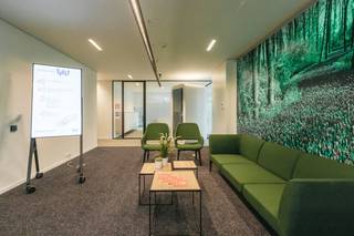 Indeling & Faciliteiten:- Office rooms- Event & board rooms- Classroom- Break-out rooms- Coworking spaces- Meeting rooms- Penthouse High-end...