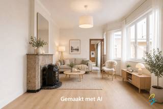 Te koop in centrum Lede! Ruime woning met tuin en tal van mogelijkheden!<br />Het statige pand is geschikt voor grote gezinnen, kangoeroewonen en het uitoefenen van een zelfstandig beroep.<br />Er is tevens een 2de inkomhal voorzien. <br />Indeling beneden: woon/leefruimte, geïnstalleerde keuken, berging, apart toilet, badkamer met ligbad en 4 grote kamers.<br />Boven zijn er 4 slaapkamers, een hobbyruimte en een badkamer met ligbad, aansluiting voor douche is voorzien.<br />Zolderruimte geeft mogelijkheid tot extra slaapkamers. Eveneens 2 kleinere kelders aanwezig.<br />Vlakbij scholen, cultuurhuis, restaurants en openbaar vervoer.<br />Renovatieplicht van toepassing<br />Heb je interesse en wil je de woning graag bezichtigen? Plan snel je bezoek!<br />Contacteer Els via 0475 56 19 56 of stuur een e-mail naar els@cornelis-goeman.be voor meer informatie en om je afspraak in te plannen.