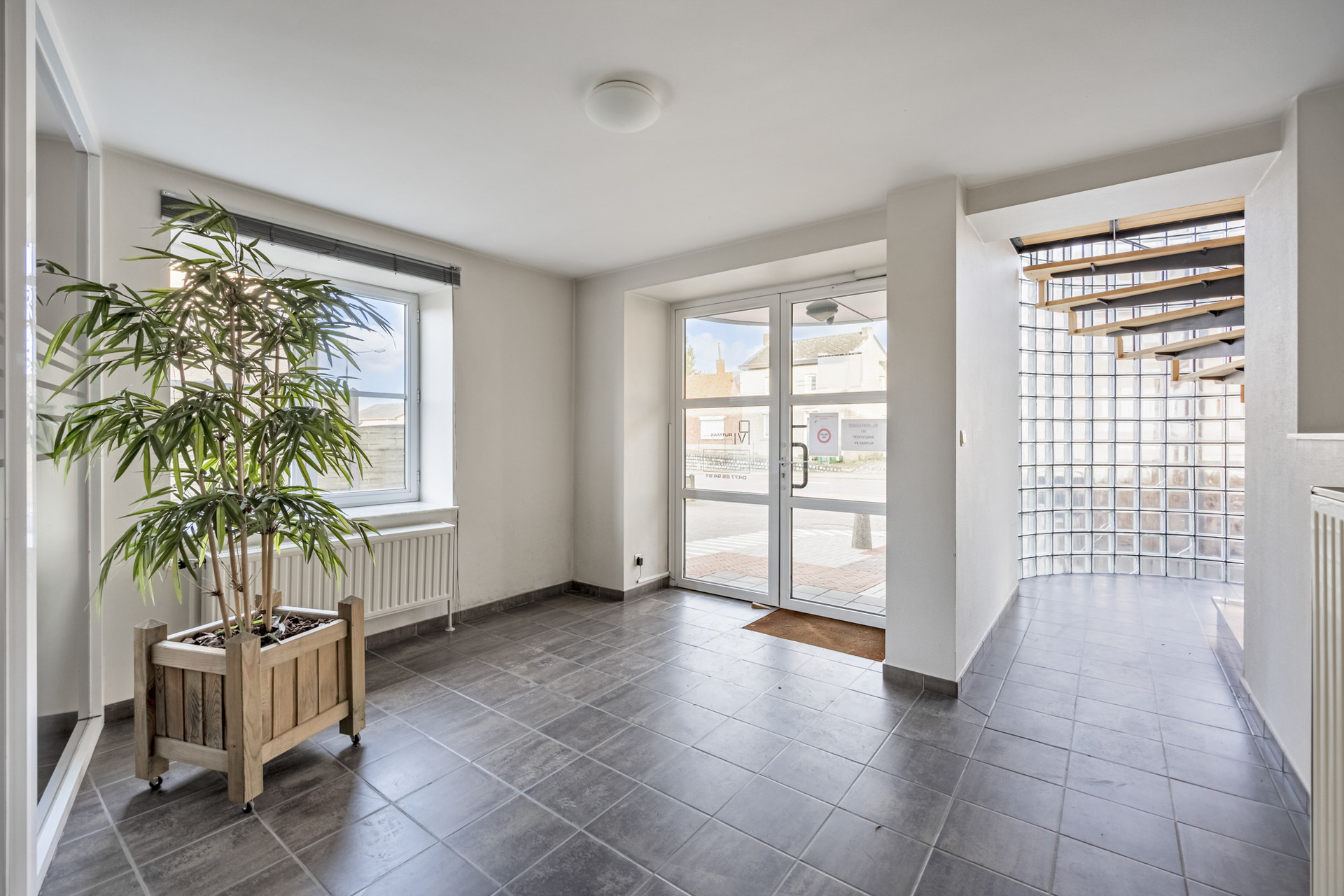 GEBOUW BESTAANDE UIT APP, 3 KANTOORVLOEREN & WERKPLAATS TE BILZEN. - foto 2