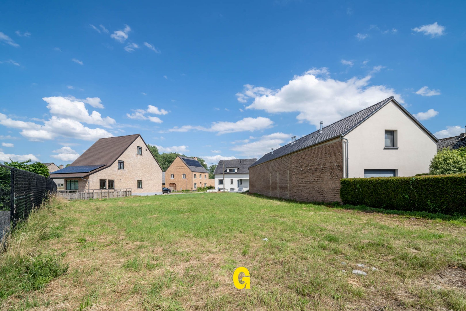 Landelijk en rustig gelegen perceel bouwgrond bestemd voor halfopen bebouwing, op 4a 44ca, vlakbij het centrum van Hoeselt - foto 5