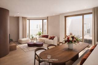 In de residentie Antoine, gelegen in de Kardinaal Mercierstraat te Heist, bevindt zich dit aangenaam en lichtrijk gelijkvloers appartement. De ligging is bijzonder centraal, op korte afstand van winkels, openbaar vervoer en de zeedijk.<br /><br />De leefruimte met open keuken en eetplaats geniet van veel natuurlijk licht dankzij de grote raampartijen en vormt een comfortabele plek om te wonen en te ontspannen. <br /><br />Verder beschikt het appartement over een volwaardige slaapkamer, een badkamer met inloopdouche, een aparte berging en een afzonderlijk toilet. Alles is praktisch ingericht met oog voor comfort en gebruiksgemak.<br /><br />Met een bruto oppervlakte van circa 72 m² is dit appartement een interessante keuze als vaste woonst, tweede verblijf of investering aan de kust. Een mooie opportuniteit op een goede locatie in Heist.<br /><br />Voor meer informatie over dit project contacteer Willem Cauwels: 050/89.27.70