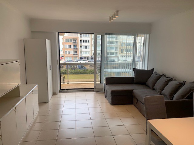 Volledig gerenoveerde studio met zicht op zee! - foto 2