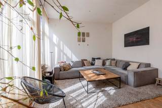 Gelegen in de levendige Prins Albertstraat, op wandelafstand van het centrum van Sint-Niklaas, vinden we deze charmante herenwoning met...