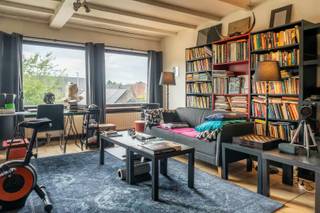 Welkom te Nieuwstraat 2, 9150 Rupelmonde. Op de tweede verdieping van dit kleinschalige gebouw vinden we het ruime twee slaapkamer...