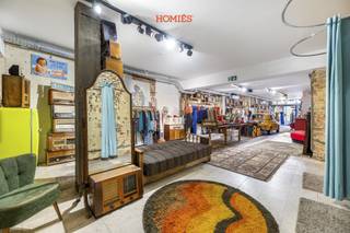 Graag stellen wij u dit ruime handelspand voor gelegen in de alom bekende Diestsestraat. Het pand heeft een oppervlakte van 140m2, tevens beschikt het pand over een kelder van 50m2. Het pand wordt momenteel gehuurd door een goed draaiende kledingwinkel voor 4573 euro per maand (54 876 euro/jaar). Kortom, de ideale investering. Heeft u vragen of wenst u graag een bezoek? Aarzel niet om ons te contacteren via info@homies.be of via 016 22 82 22. HOMIÉS, an Eye for Immo!