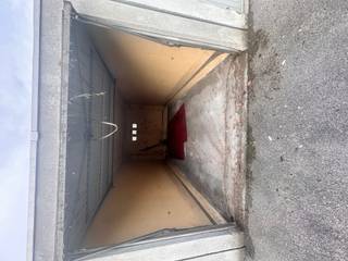 Garage te huur in de Bollenstraat 18 te Roeselare.Standaardgarage met handmatige poort.Ideale ligging nabij het centrum van Roeselare.Huurprijs : 75€...