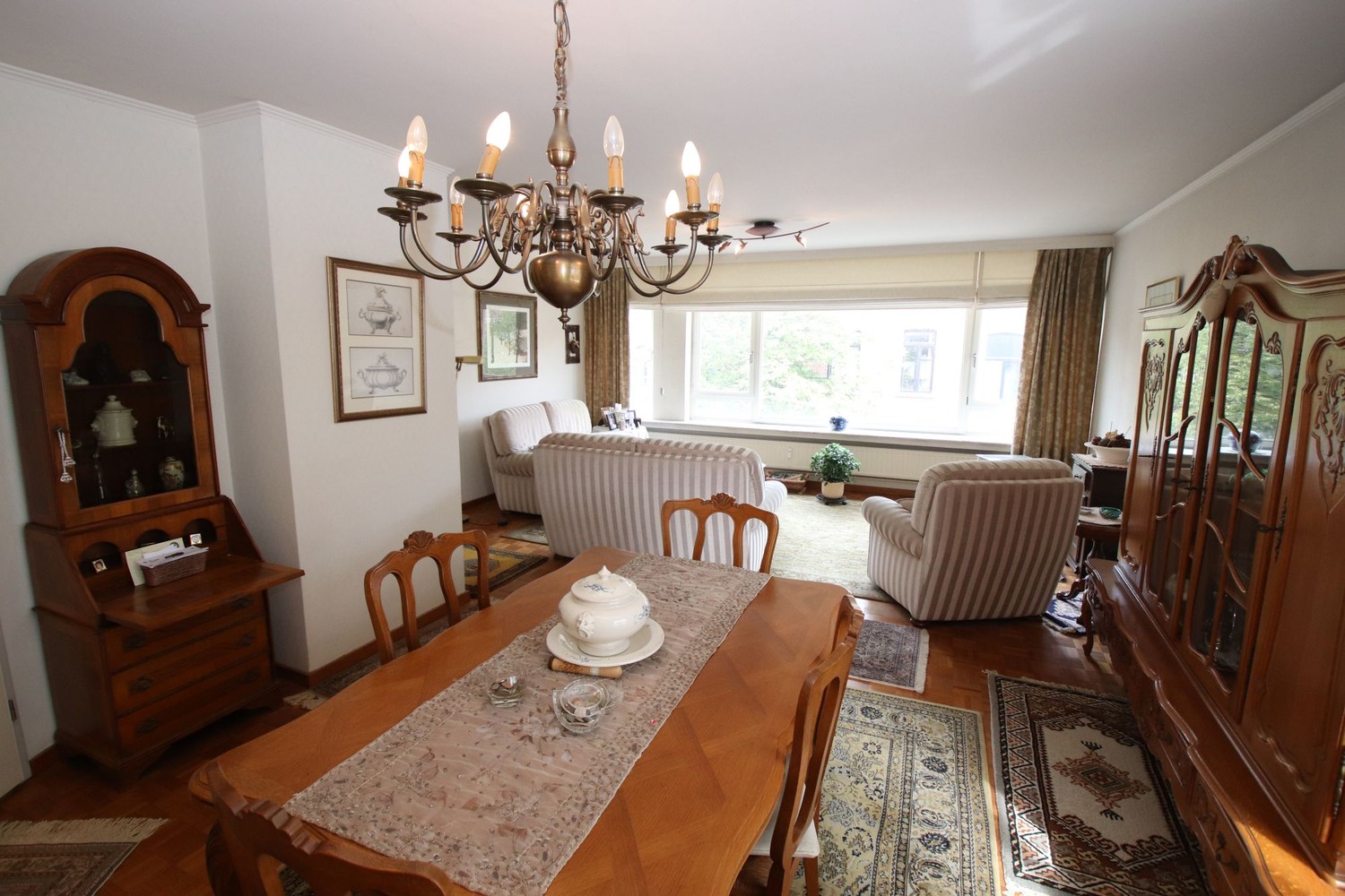 Zeer ruim appartement met lang terras en autostaanplaats - foto 3