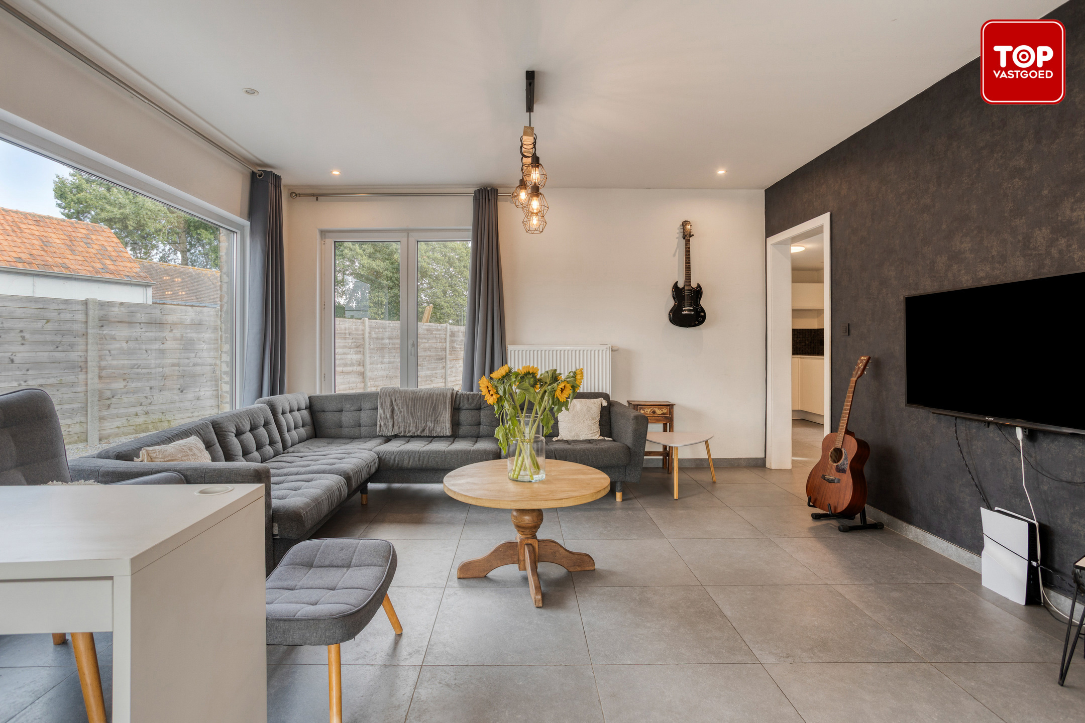 Gerenoveerde alleenstaande woning in Adegem met loods en weide - foto 4