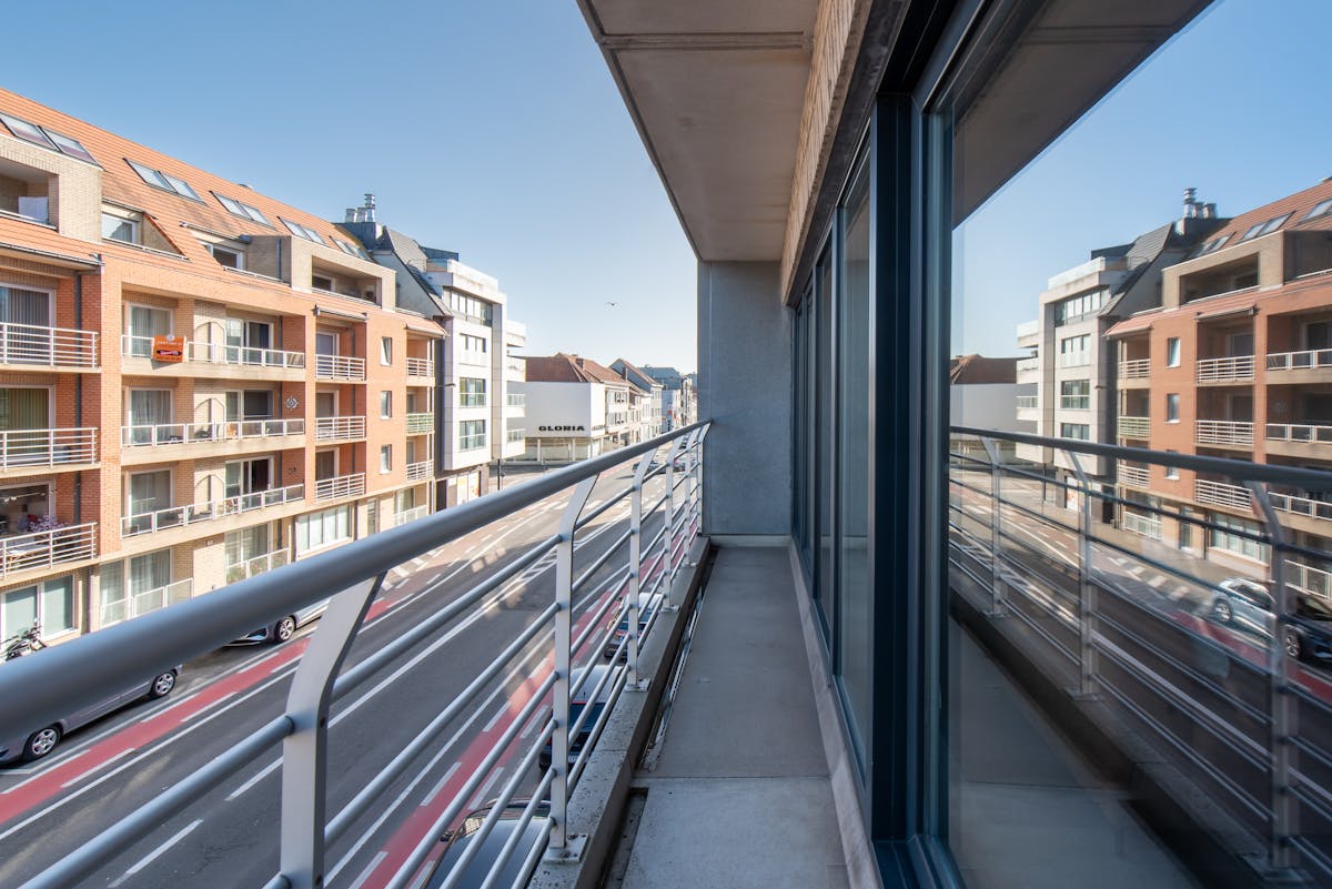 Instapklaar appartement te koop met terras te Oostende - foto 3