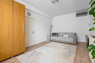 <p><span><strong>Ideaal investeringsappartment of startersappartement!</strong></span></p><p><span><span>Op de vierde verdieping van een kleinschalige residentie bevindt zich dit gezellig en instapklaar 1-slaapkamerappartement. De leefruimte geniet van veel natuurlijk licht en sluit mooi aan op de praktische, volledig ingerichte keuken.</span></span></p><p><span><span>De slaapkamer ligt aan de rustige zijde en biedt voldoende ruimte voor een dubbel bed. Dankzij de ligging in de Bexstraat woon je op een boogscheut van het Stadspark en op wandelafstand van winkels en openbaar vervoer in het hart van Antwerpen!</span></span></p><p><span><span>EPC: label D – certificaatnummer 20250522-0003595667-RES-1.</span></span></p><h2><span><strong>Troeven</strong></span></h2><ul><li><span><span>Instapklaar en goed onderhouden</span></span></li><li><span><span>Lichtrijke leefruimte</span></span></li><li><span><span>Volledig ingerichte keuken</span></span></li><li><span><span>Vierde verdieping met veel privacy</span></span></li><li><span><span>Topligging nabij het Stadspark</span></span></li></ul><p><span><span>Vrij bij akte maar gemakkelijk verhuurbaar aan 900 euro/maand (4,5% bruto rendement)</span></span></p><p><span><span>Interesse?</span></span><br /><span><span>Contacteer ons via michael@vastpuntgoed.be of bel 0476/40.86.76.</span></span></p><p><span><span> </span></span></p>