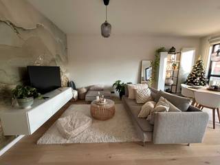 Dit zuidgerichte, lichtrijk appartement met een mooi open uitzicht bevindt zich op de bovenste verdieping van een kleinschalig gebouw met vier...