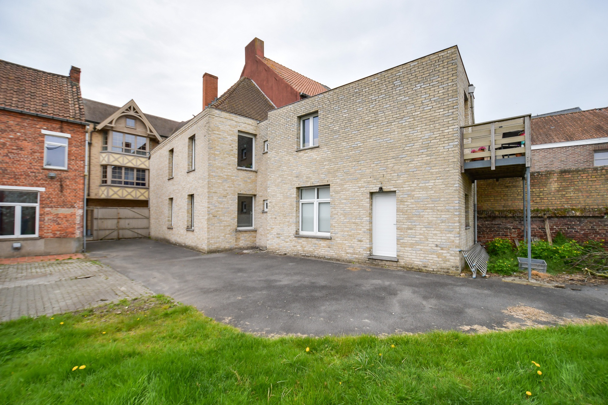 Ruim polyvalent pand bestaande uit winkel en woonst in centrum Oedelem - foto 2