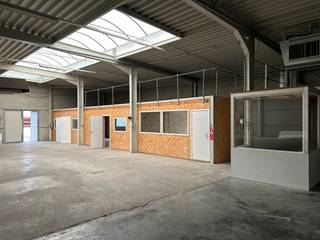 Dit pand heeft een oppervlakte van +-744 m² (BVO) + 154m² overdekte opslag op een grondoppervlakte van 1798 m²!! Het pand wordt op dit moment...