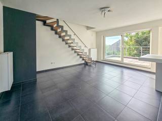 Découvrez ce magnifique appartement duplex idéalement situé dans le centre de Kortenberg, aux 2e et 3e étages d’un petit immeuble moderne...