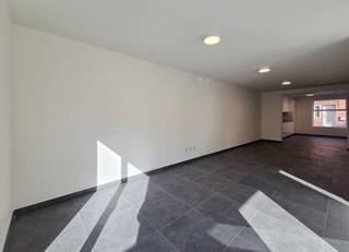 PLAN JOUW BEZOEK VIA VOLGENDE LINK: calendly.com/office-julimmo/nieuwekouterstraatIn deze kleinschalige residentie van twee appartementen vinden we...