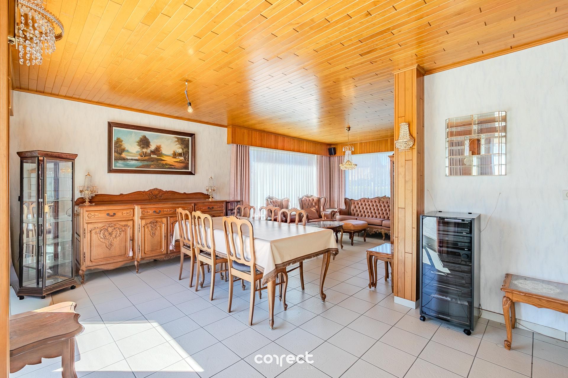 Open bebouwing op een ruim perceel met prachtig weids uitzicht, oprit en ruime losstaande garage (60 m²). - foto 4