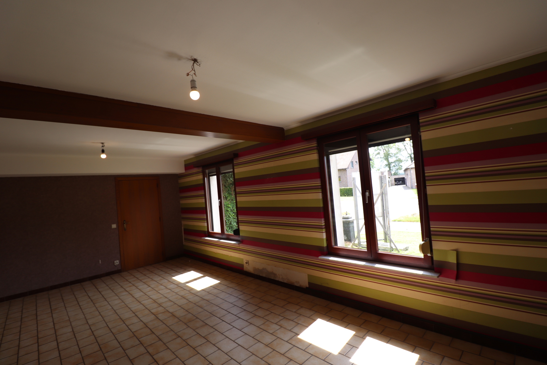 Woning met 4 slaapkamers, terras met tuin en garage. - foto 4