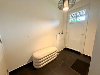 Are you looking for a ready-to-move-in home in a lively environment? This beautiful building on the Steenweg combines modern comfort with an...