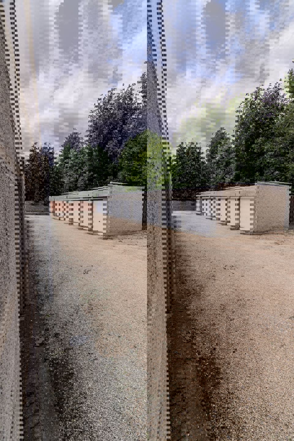 Veelzijdige investeringskans op het gelijkvloers – kantoren &amp; appartement te koop in Aalst - foto 2