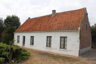 Te renoveren hoevetje op circa 65 are te koop te Eeklo<br />Gelegen in het mooie landelijke gebied nabij Sint-Laureins<br /><br /> 