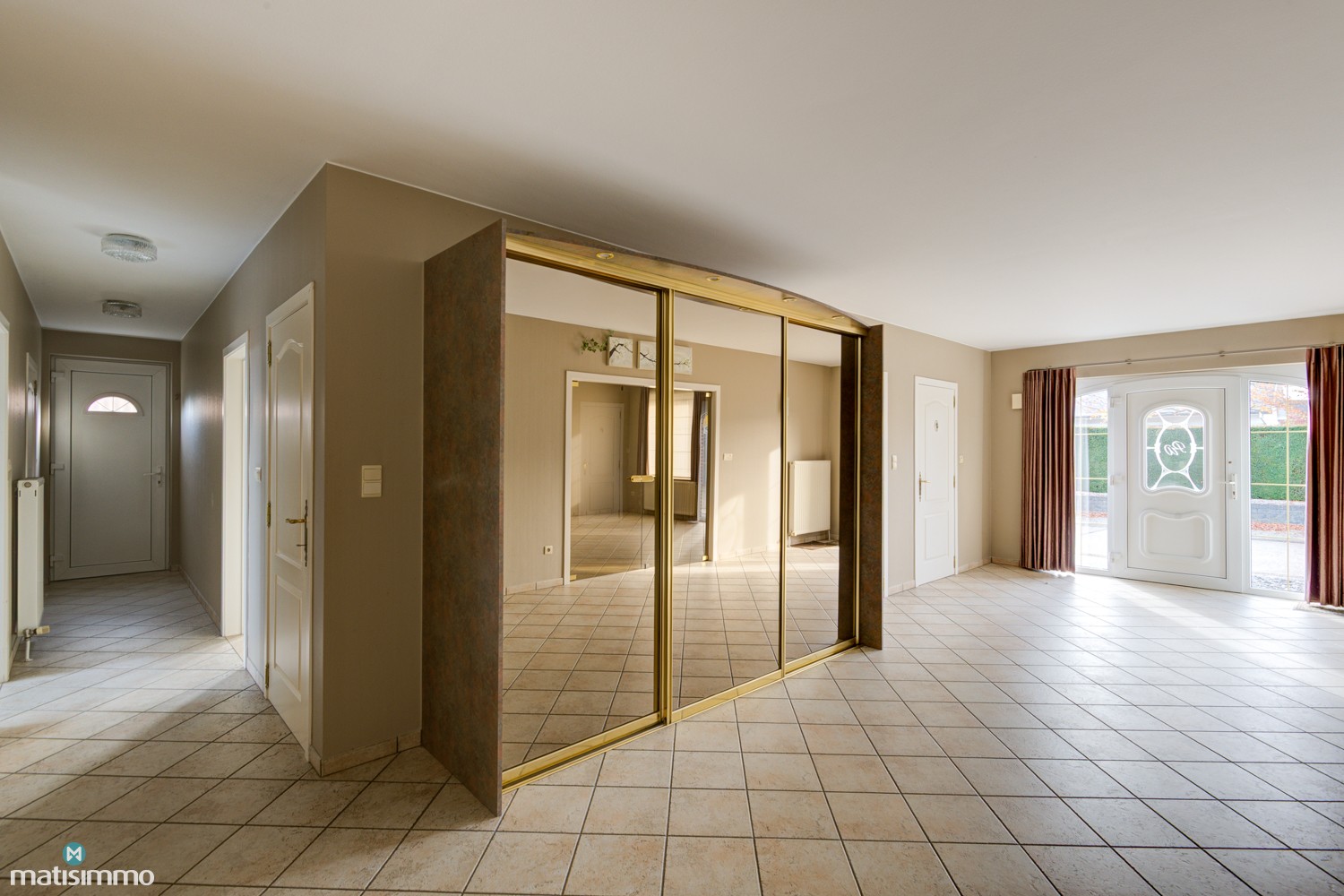 UITZONDERLIJK RUIME WONING MET 5 SLAAPKAMERS EN ONDERHOUDSVRIENDELIJKE TUIN TE MOPERTINGEN - foto 4